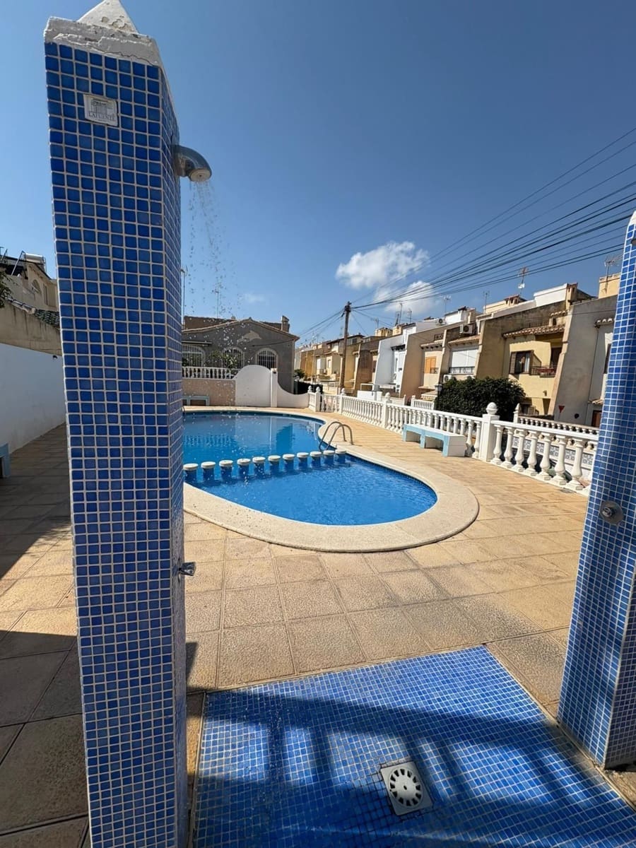 3 slaapkamer Halfvrijstaande villa te koop in Torrevieja met zwembad garage - € 229.000 (Ref: 9403164)