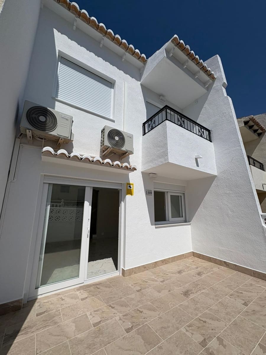 3 slaapkamer Halfvrijstaande villa te koop in Torrevieja met zwembad garage - € 229.000 (Ref: 9403164)