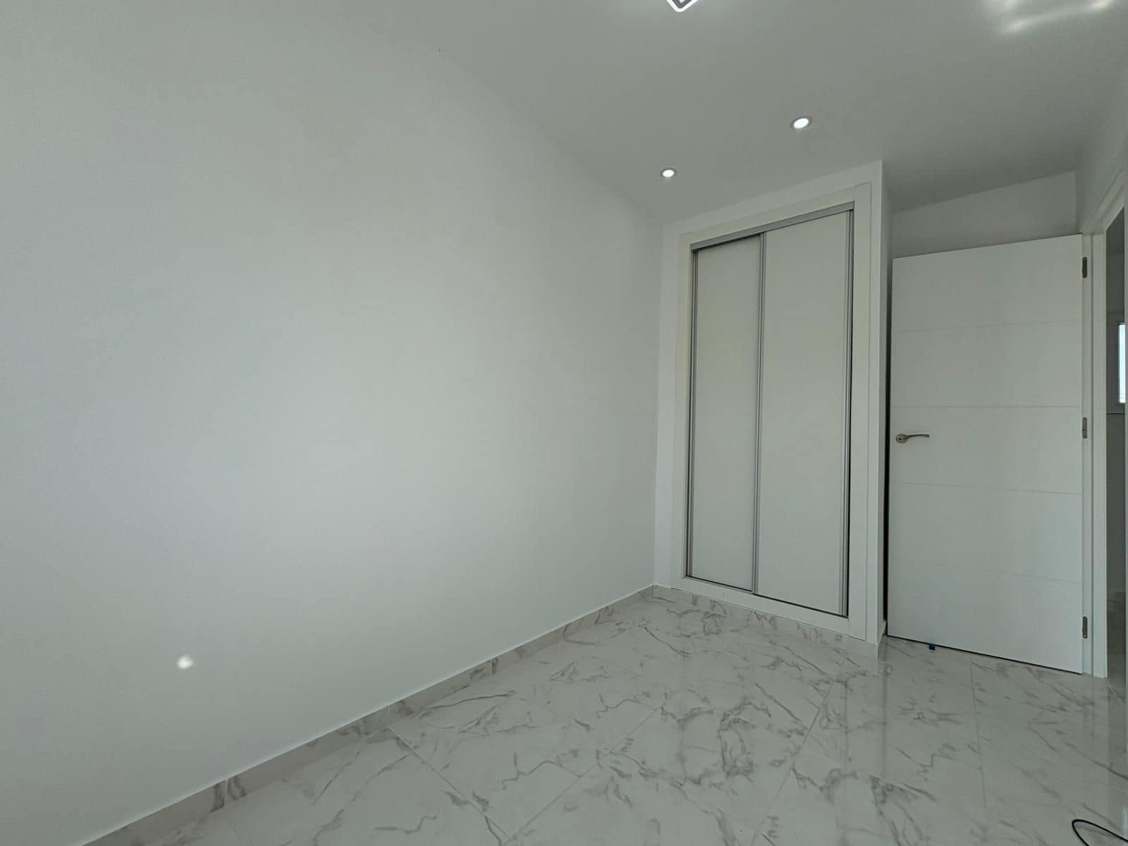 3 slaapkamer Halfvrijstaande villa te koop in Torrevieja met zwembad garage - € 229.000 (Ref: 9403164)