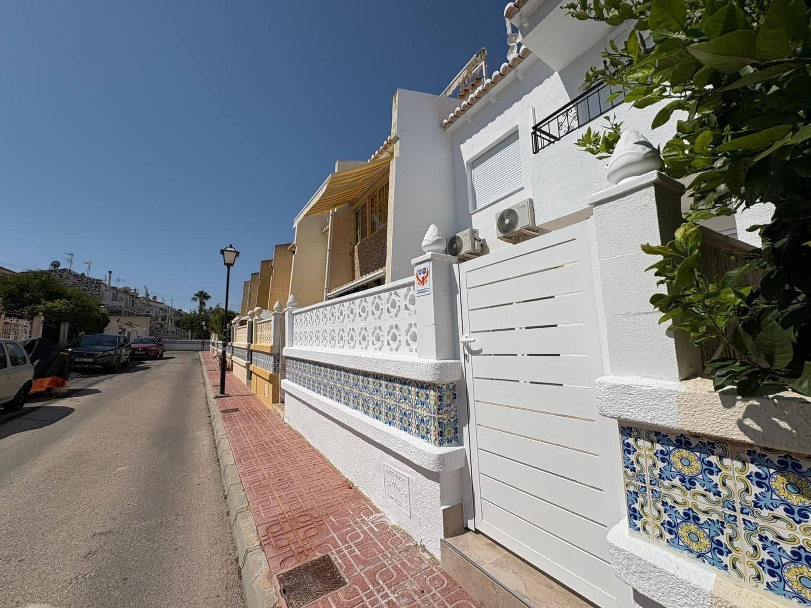 3 slaapkamer Halfvrijstaande villa te koop in Torrevieja met zwembad garage - € 229.000 (Ref: 9403164)