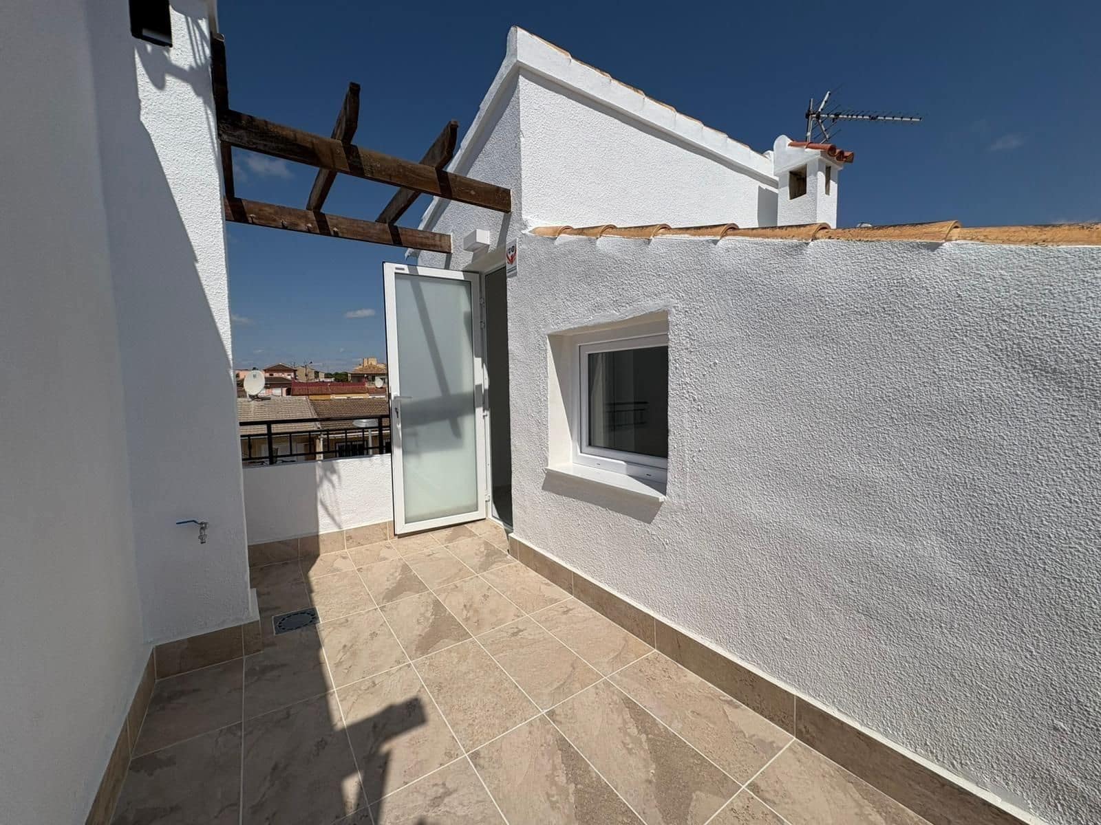 3 slaapkamer Halfvrijstaande villa te koop in Torrevieja met zwembad garage - € 229.000 (Ref: 9403164)