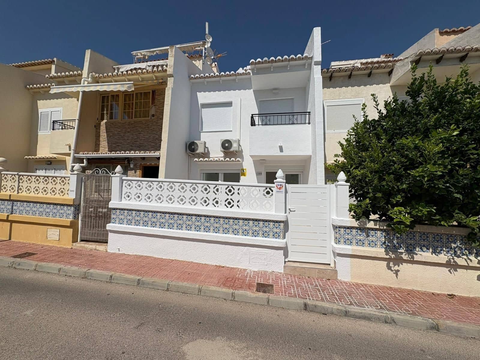 3 slaapkamer Halfvrijstaande villa te koop in Torrevieja met zwembad garage - € 229.000 (Ref: 9403164)