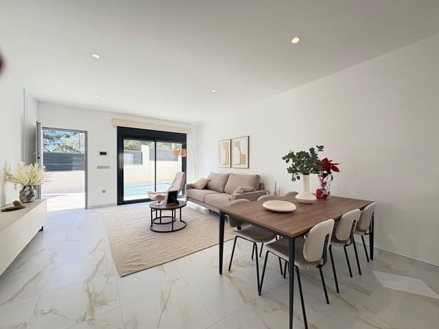 3 bedroom Villa for sale in Pinar de Campoverde, Pilar de la Horadada with pool garage - € 422,500 (Ref: 9501907)