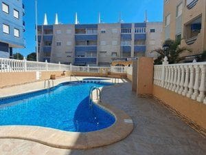 2 quarto Apartamento para venda em Torrevieja com piscina - 140 000 € (Ref: 9526201)