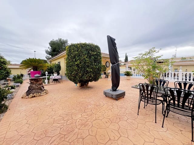 Chalet de 3 habitaciones en Pilar de la Horadada en venta con piscina garaje - 450.000 € (Ref: 9540843)