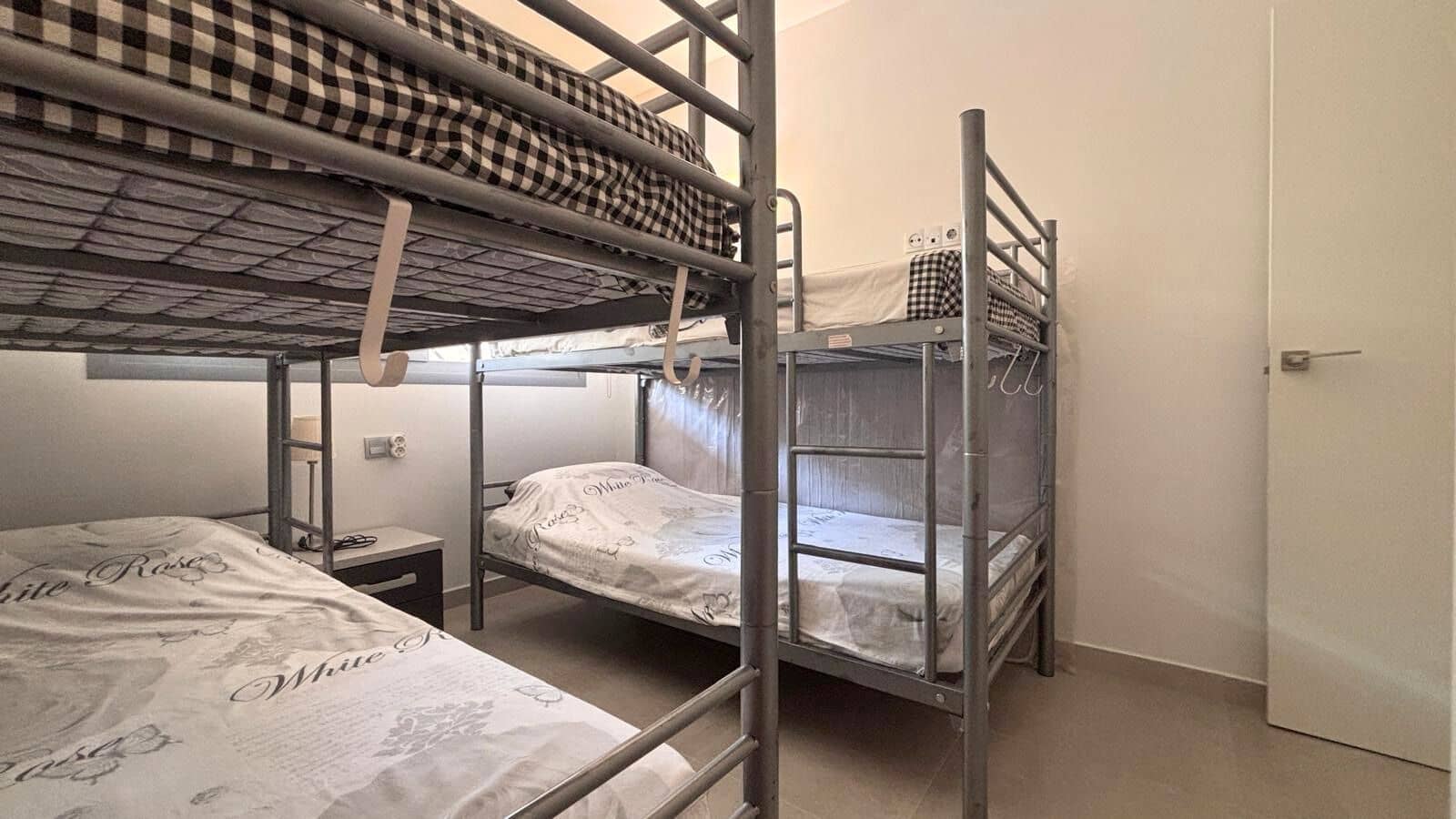 2 sypialnia Apartament na sprzedaż w Torrevieja z basenem garażem - 253 000 € (Ref: 9543114)