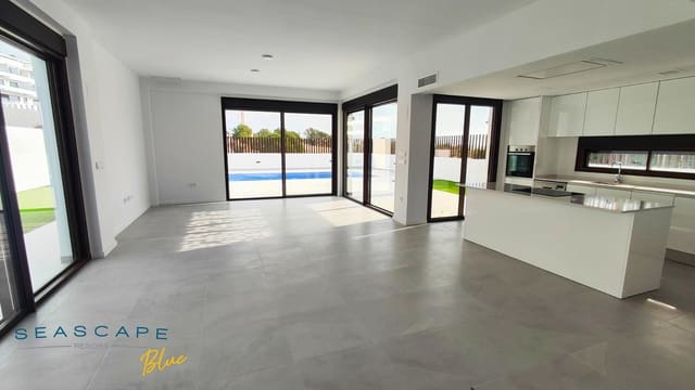 Chalet de 3 habitaciones en Dehesa de Campoamor, Orihuela en venta con piscina garaje - 650.000 € (Ref: 9615107)