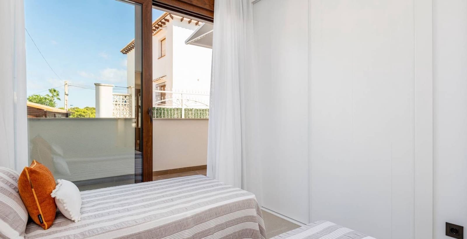 2 quarto Bungalow para venda em Torrevieja com piscina - 285 000 € (Ref: 9625362)