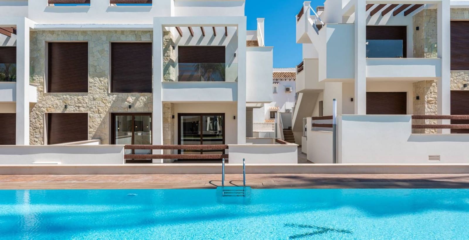 2 quarto Bungalow para venda em Torrevieja com piscina - 285 000 € (Ref: 9625362)