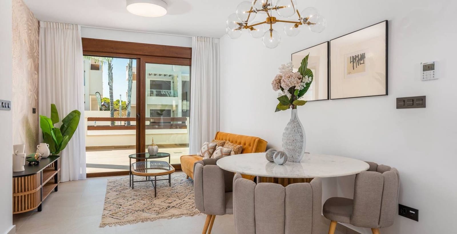 2 quarto Bungalow para venda em Torrevieja com piscina - 285 000 € (Ref: 9625362)