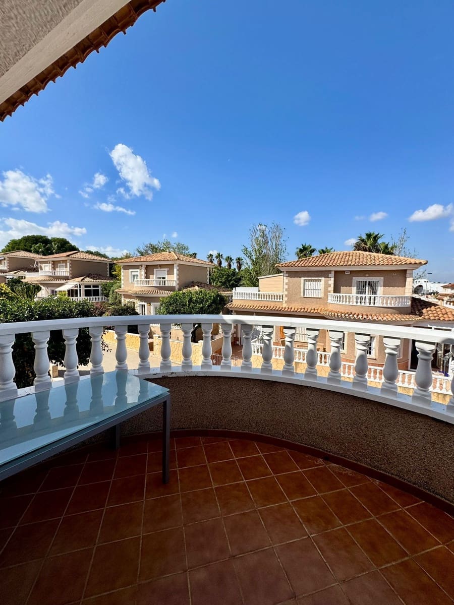 3 quarto Moradia para venda em Torrevieja com piscina garagem - 320 000 € (Ref: 9627286)