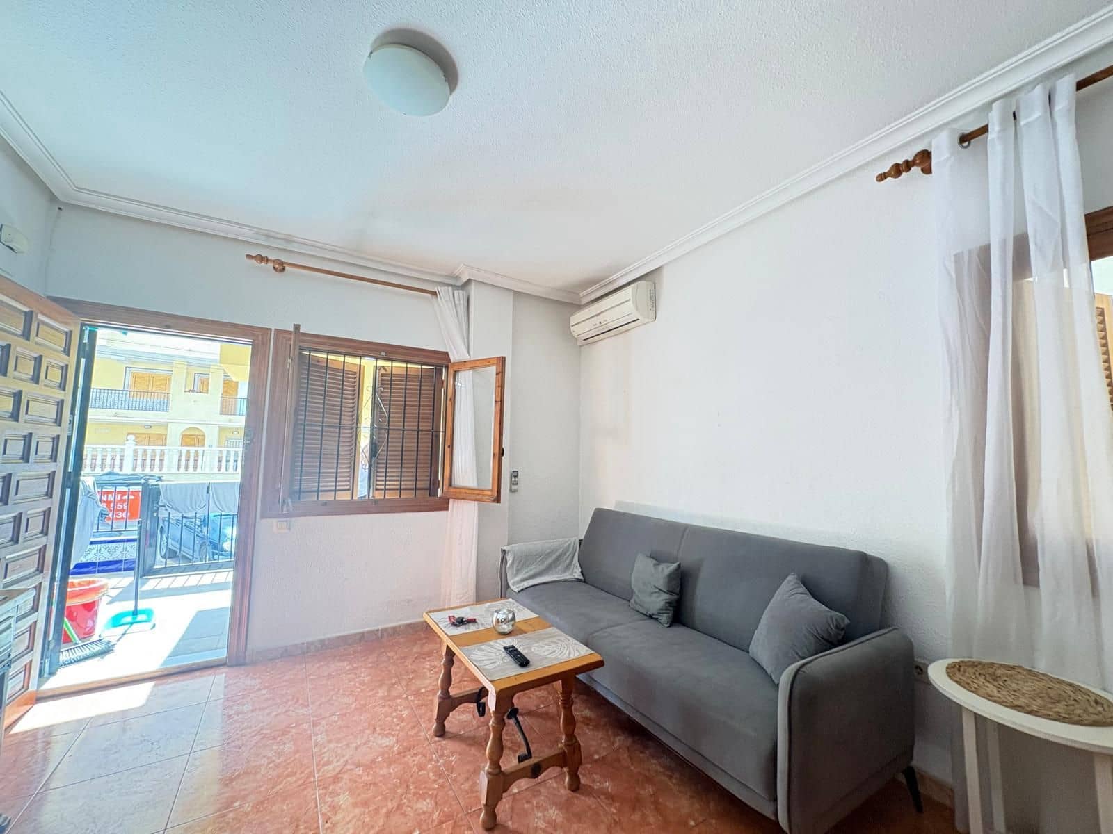 Apartamento de 1 habitación en Torrevieja en venta con piscina - 134.900 € (Ref: 9665998)