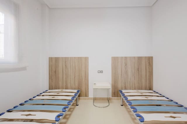 Chalet de 2 habitaciones en Parque Acuático - Sector 25, Torrevieja en venta con piscina - 239.900 € (Ref: 9673876)