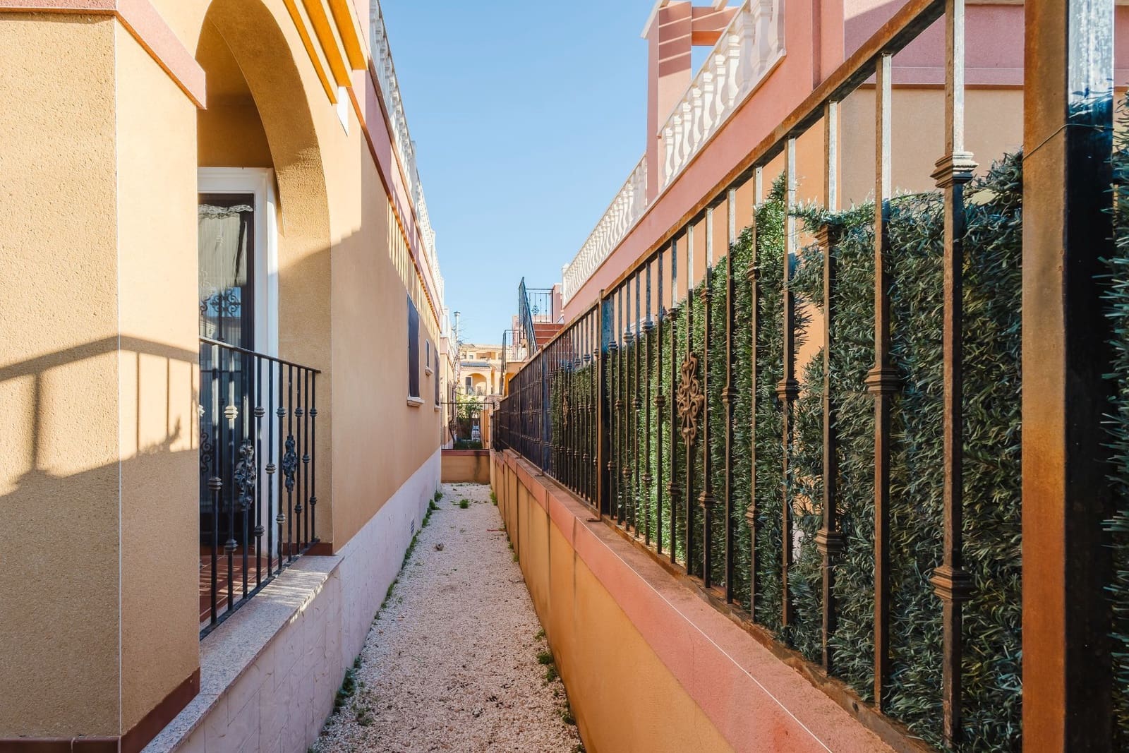 2 chambre Villa/Maison à vendre à Torrevieja avec piscine - 239 900 € (Ref: 9673876)