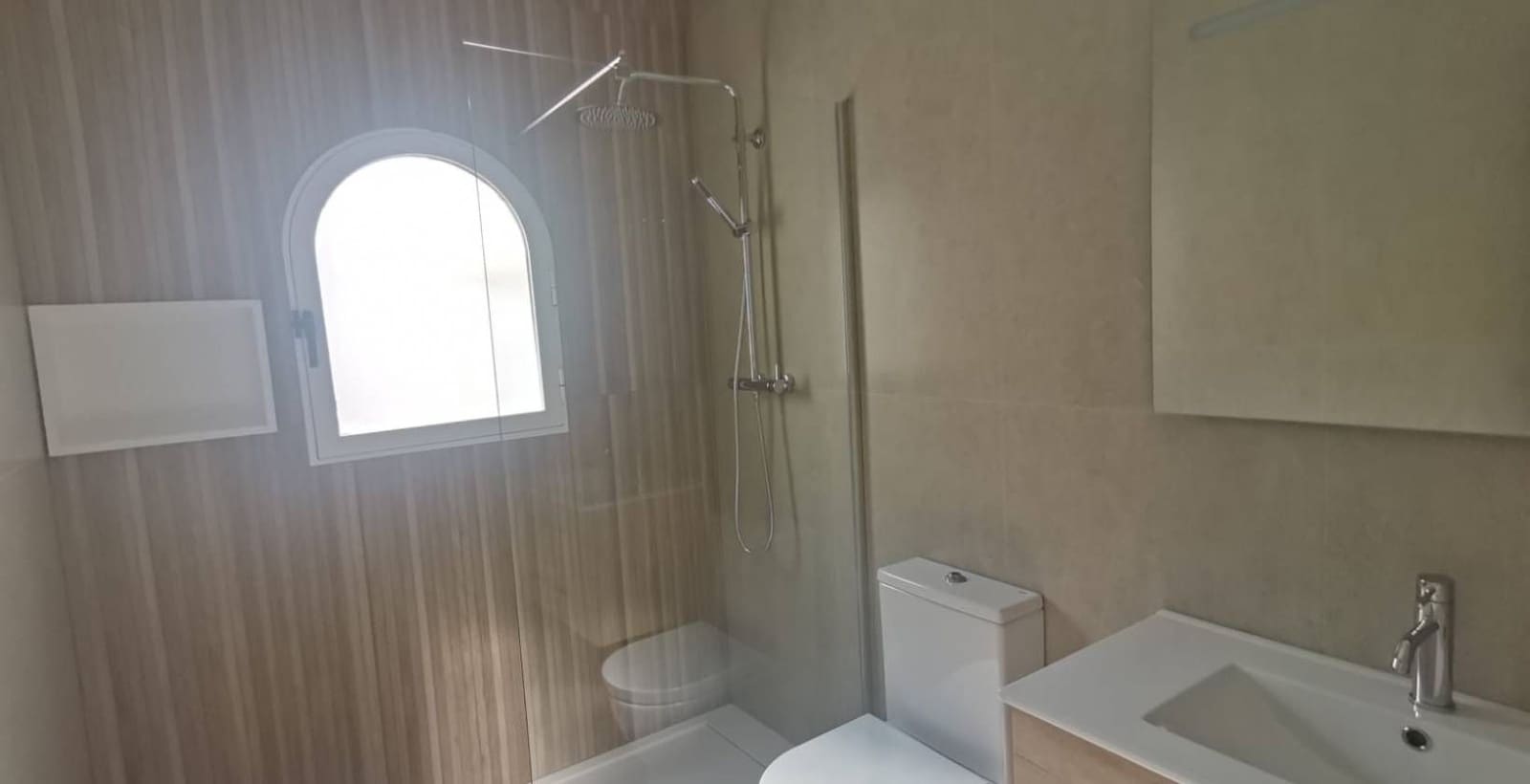 2 makuuhuone Huvila myytävänä paikassa Torrevieja mukana uima-altaan 
autotalli - 249 000 € (Ref: 9673879)