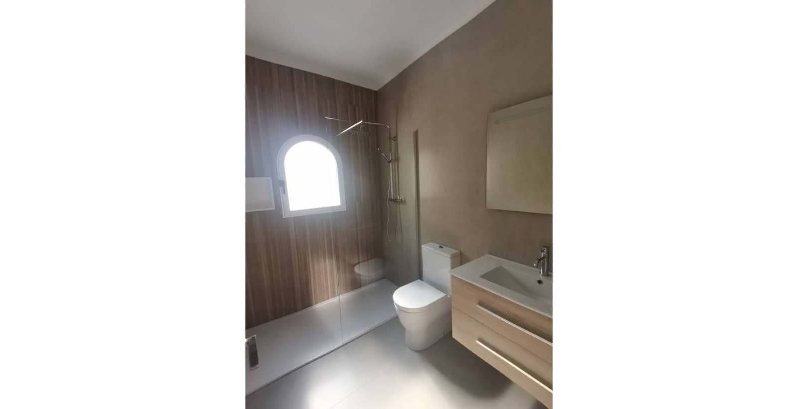 2 makuuhuone Huvila myytävänä paikassa Torrevieja mukana uima-altaan 
autotalli - 249 000 € (Ref: 9673879)