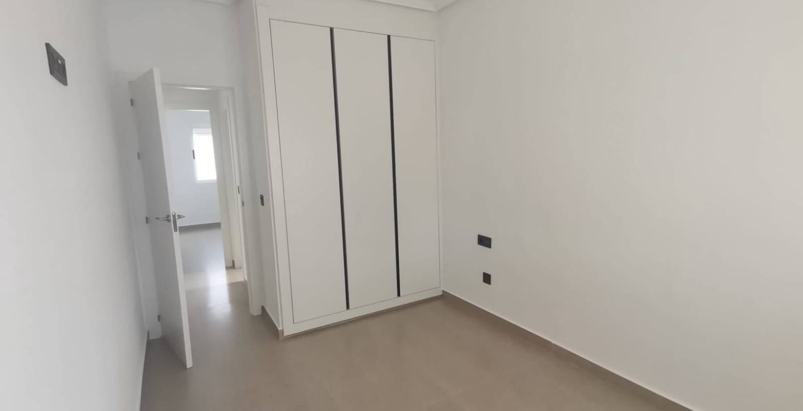 2 makuuhuone Huvila myytävänä paikassa Torrevieja mukana uima-altaan 
autotalli - 249 000 € (Ref: 9673879)