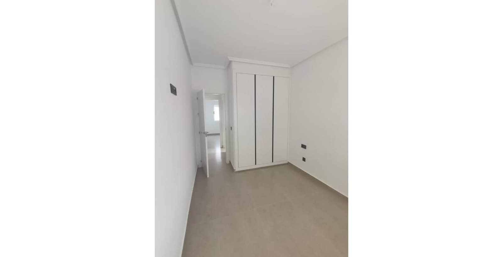 2 makuuhuone Huvila myytävänä paikassa Torrevieja mukana uima-altaan 
autotalli - 249 000 € (Ref: 9673879)