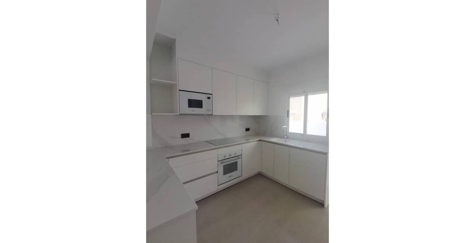 2 makuuhuone Huvila myytävänä paikassa Torrevieja mukana uima-altaan 
autotalli - 249 000 € (Ref: 9673879)