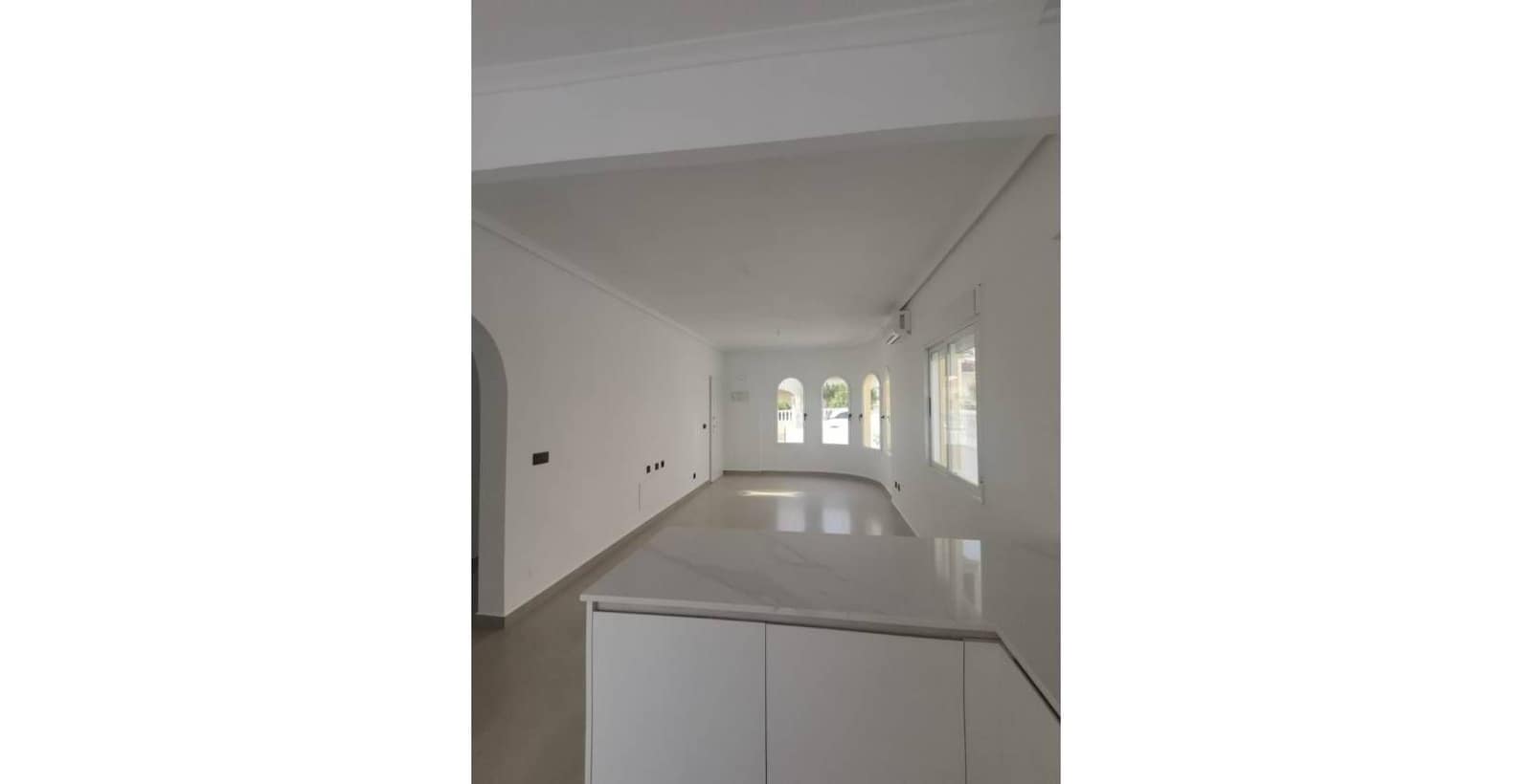 2 makuuhuone Huvila myytävänä paikassa Torrevieja mukana uima-altaan 
autotalli - 249 000 € (Ref: 9673879)