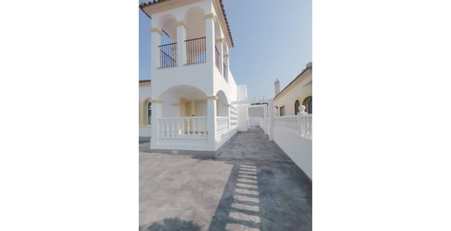 2 makuuhuone Huvila myytävänä paikassa Torrevieja mukana uima-altaan 
autotalli - 249 000 € (Ref: 9673879)