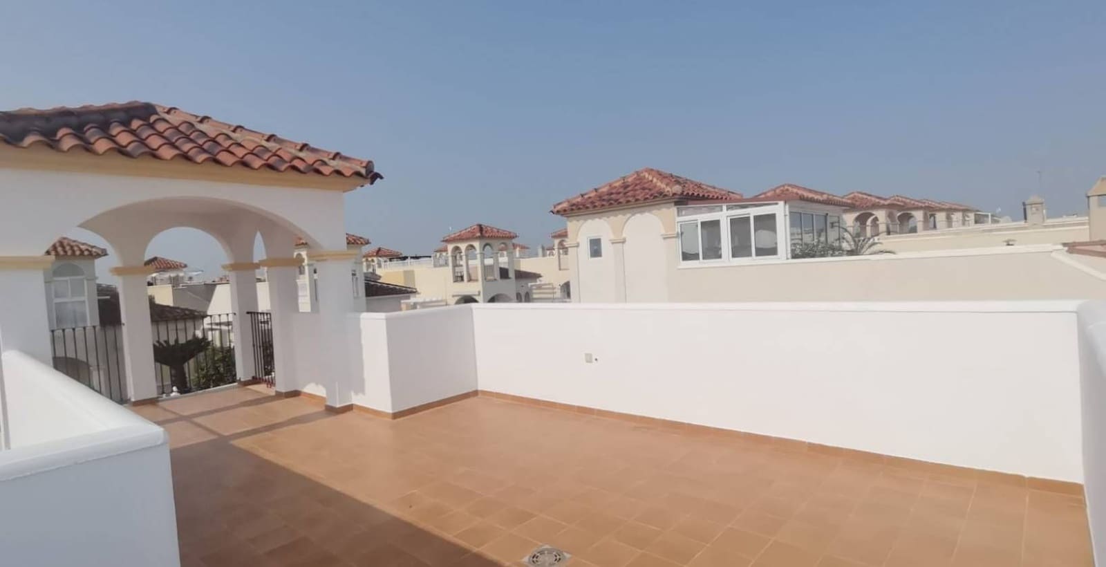 2 makuuhuone Huvila myytävänä paikassa Torrevieja mukana uima-altaan 
autotalli - 249 000 € (Ref: 9673879)