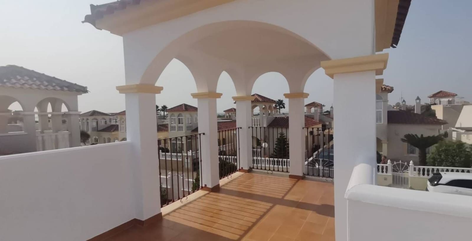 2 makuuhuone Huvila myytävänä paikassa Torrevieja mukana uima-altaan 
autotalli - 249 000 € (Ref: 9673879)