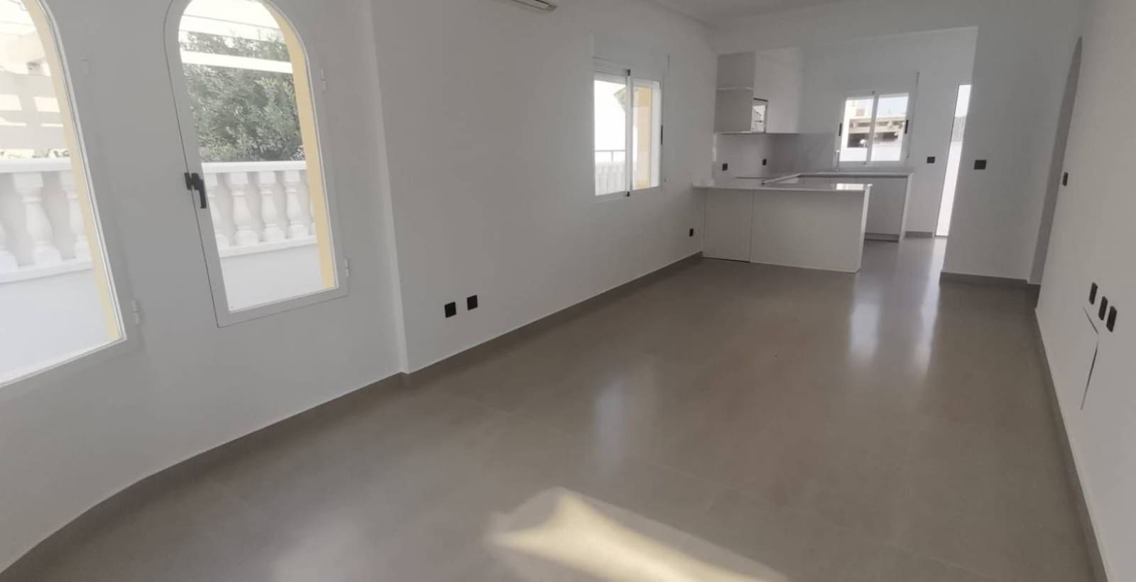 2 makuuhuone Huvila myytävänä paikassa Torrevieja mukana uima-altaan 
autotalli - 249 000 € (Ref: 9673879)