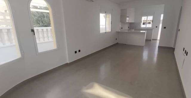 2 makuuhuone Huvila myytävänä paikassa Torrevieja mukana uima-altaan 
autotalli - 249 000 € (Ref: 9673879)