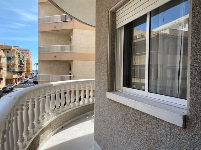 2 bedroom Apartment for sale in Playa del Acequión, Torrevieja with garage - € 139,900 (Ref: 9676955)