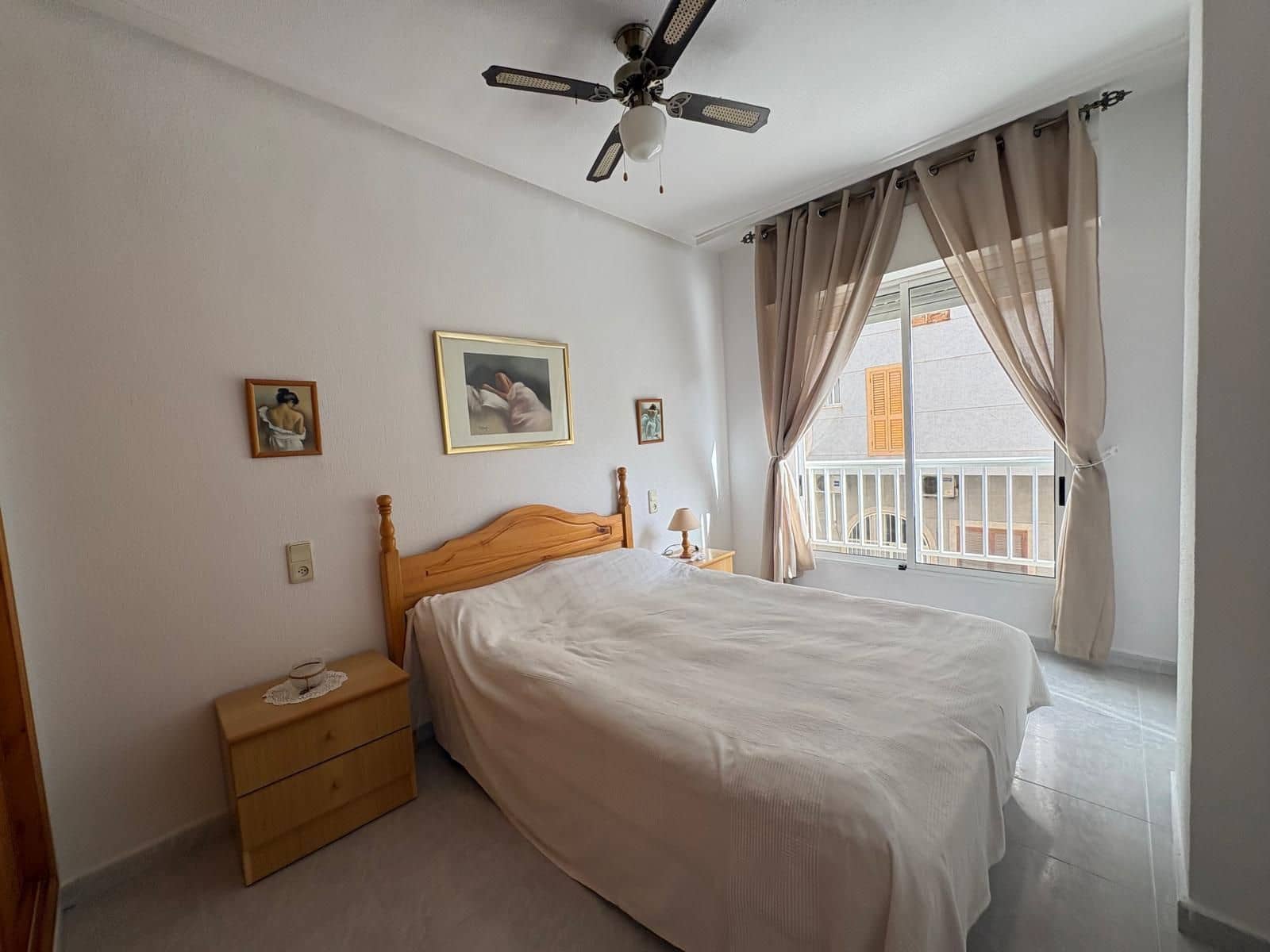 2 Zimmer Apartment zu verkaufen in Torrevieja mit Garage - 139.900 € (Ref: 9676955)