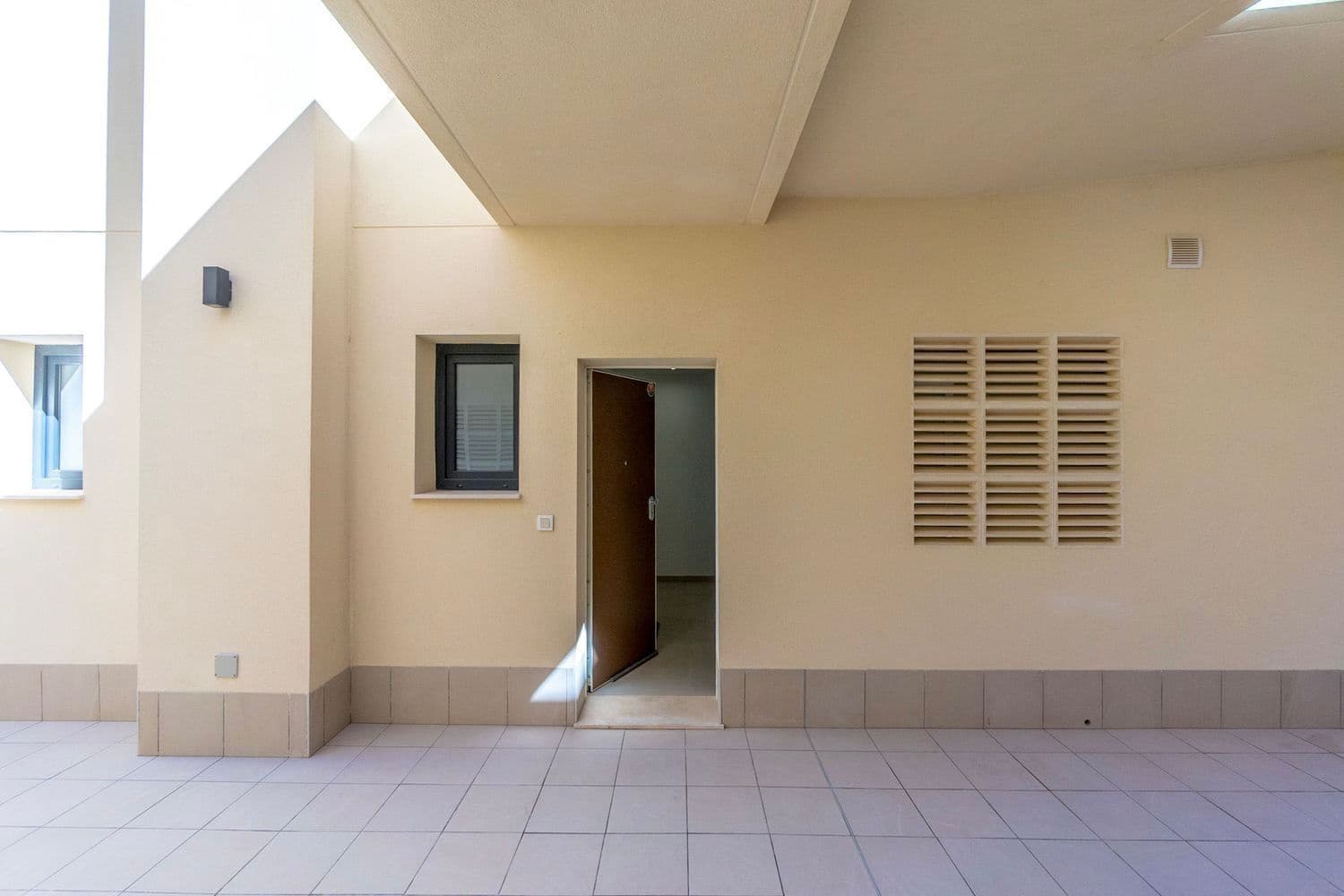 2 slaapkamer Appartement te koop in Torrevieja met zwembad garage - € 360.000 (Ref: 9676956)