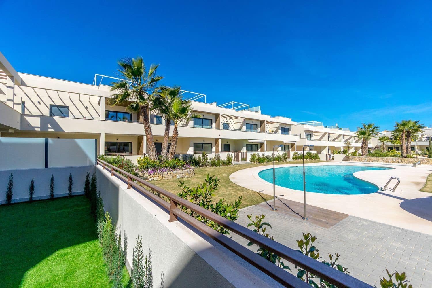 2 slaapkamer Appartement te koop in Torrevieja met zwembad garage - € 350.000 (Ref: 9676957)