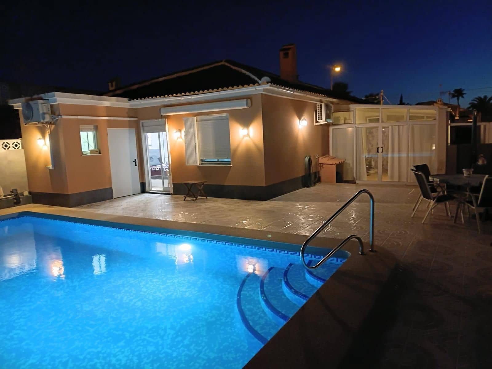 2 bedroom Villa for sale in Torrevieja with pool - € 285,000 (Ref: 9694848)