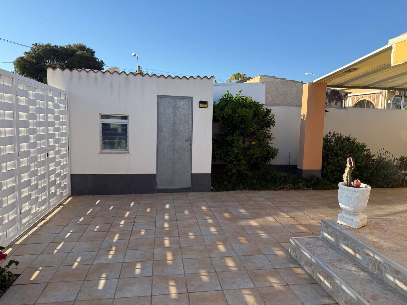 2 bedroom Villa for sale in Torrevieja with pool - € 285,000 (Ref: 9694848)