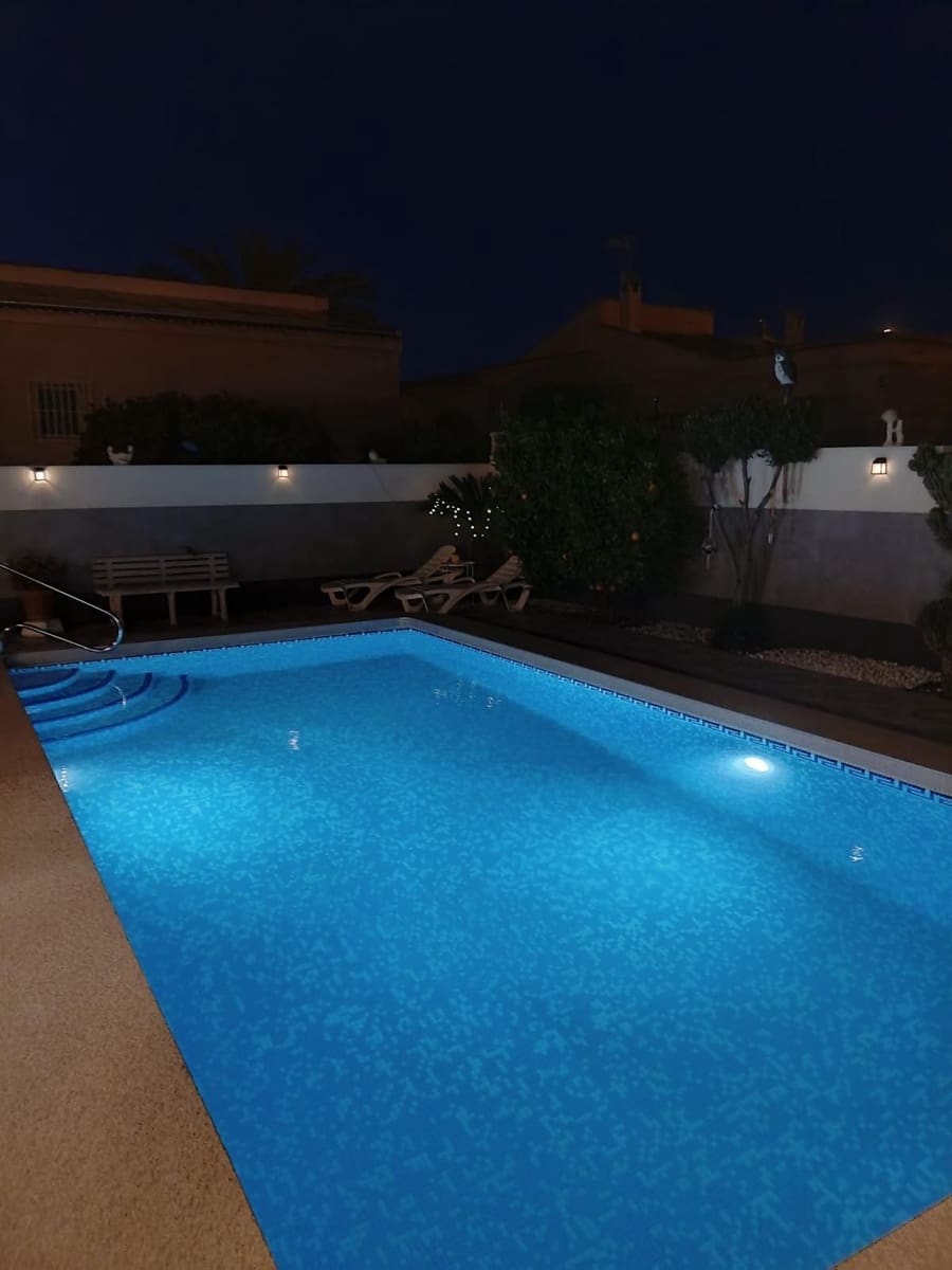 2 bedroom Villa for sale in Torrevieja with pool - € 285,000 (Ref: 9694848)