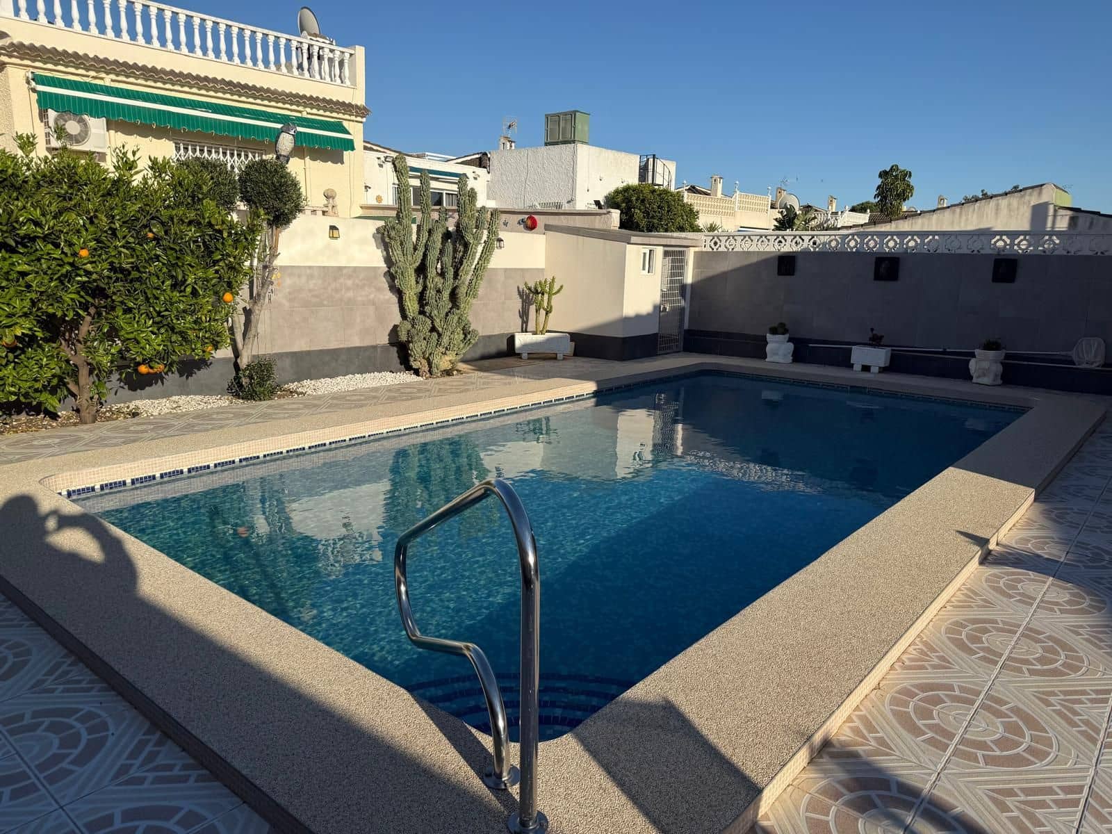 2 bedroom Villa for sale in Torrevieja with pool - € 285,000 (Ref: 9694848)