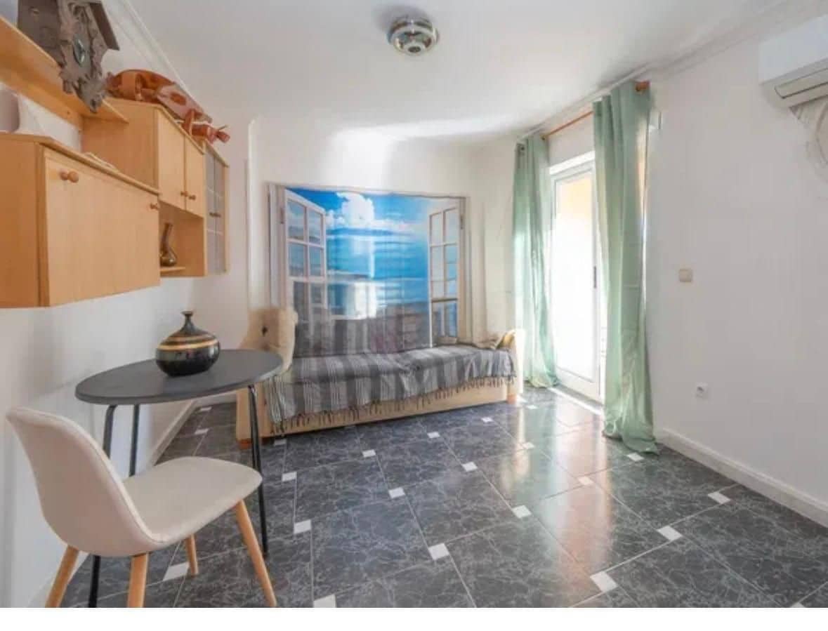 2 bedroom Apartment for sale in Torrevieja with pool - € 129,900 (Ref: 9719668)