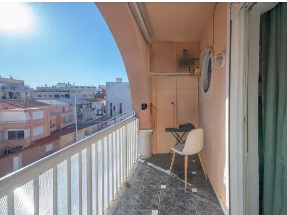 2 bedroom Apartment for sale in Torrevieja with pool - € 129,900 (Ref: 9719668)