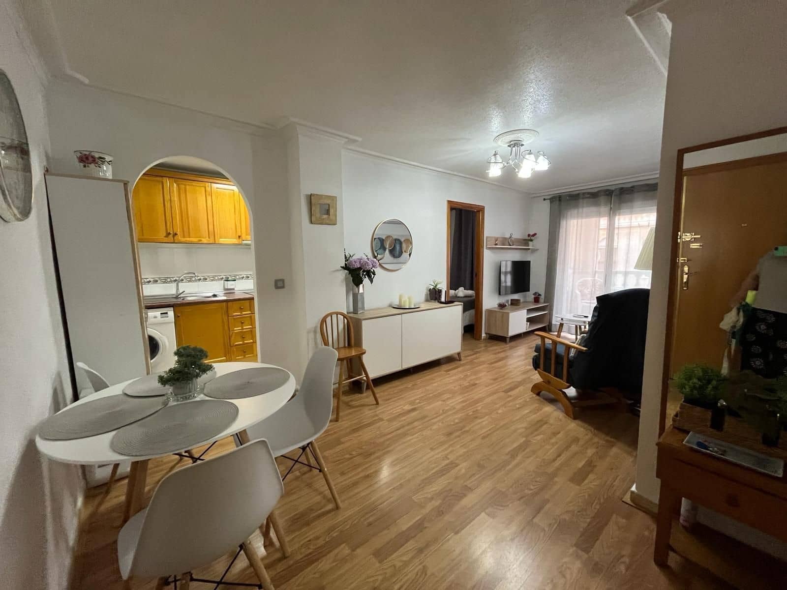 Apartamento de 2 habitaciones en Torrevieja en venta - 159.900 € (Ref: 9755358)