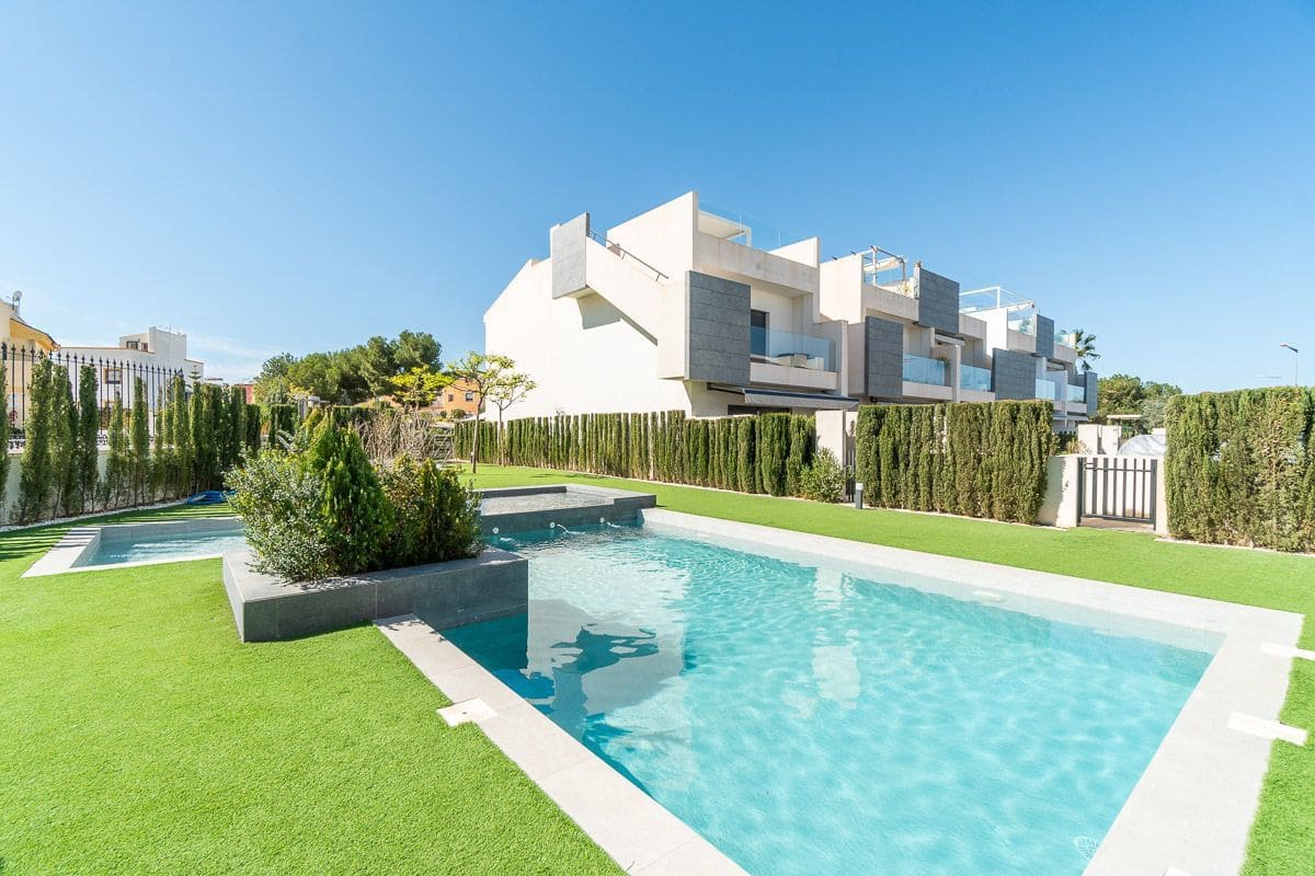3 sovrum Lägenhet till salu i Torrevieja med pool - 310 000 € (Ref: 9755360)