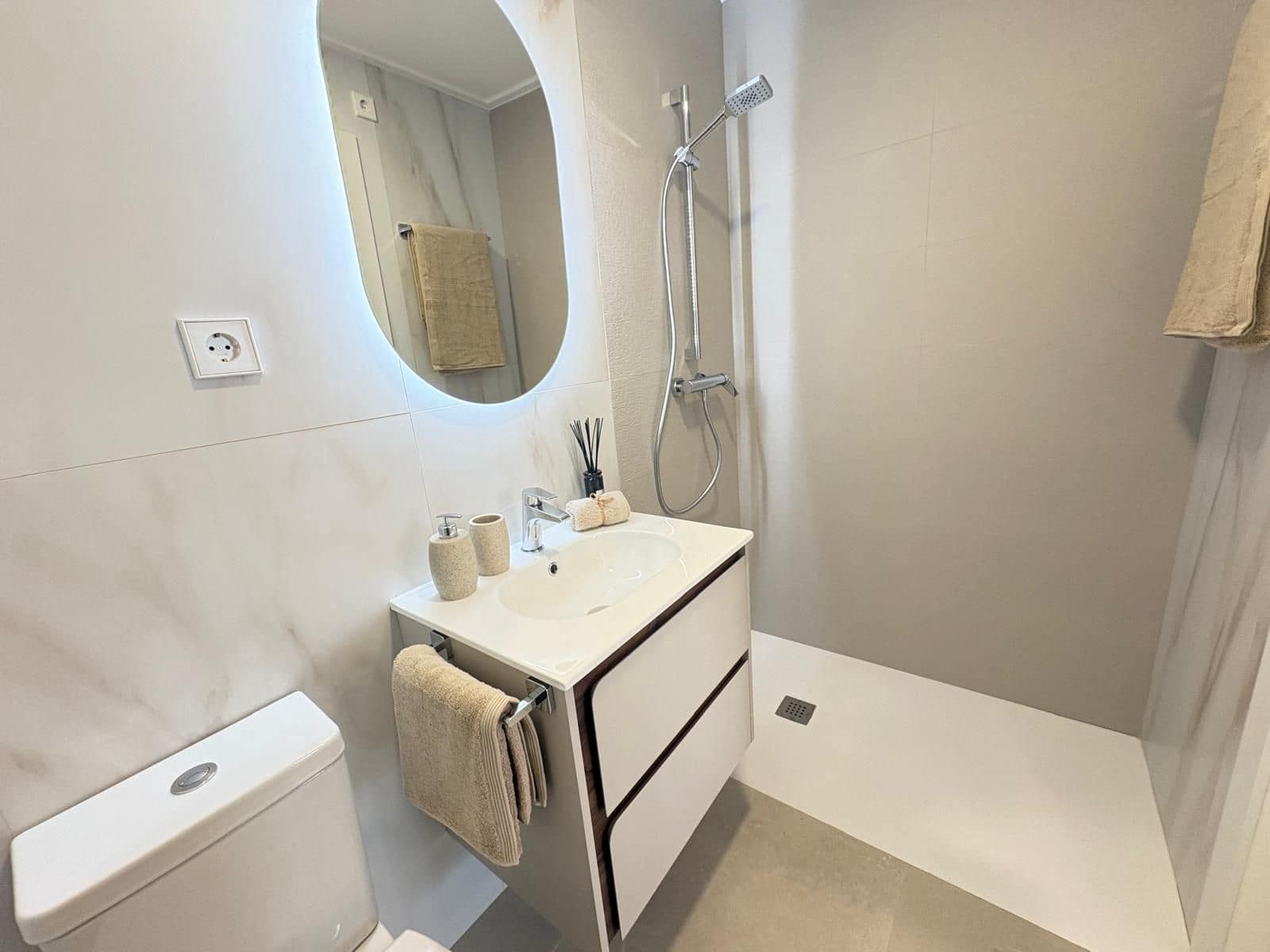 2 bedroom Penthouse for sale in Pilar de la Horadada with pool garage - € 299,999 (Ref: 9758556)