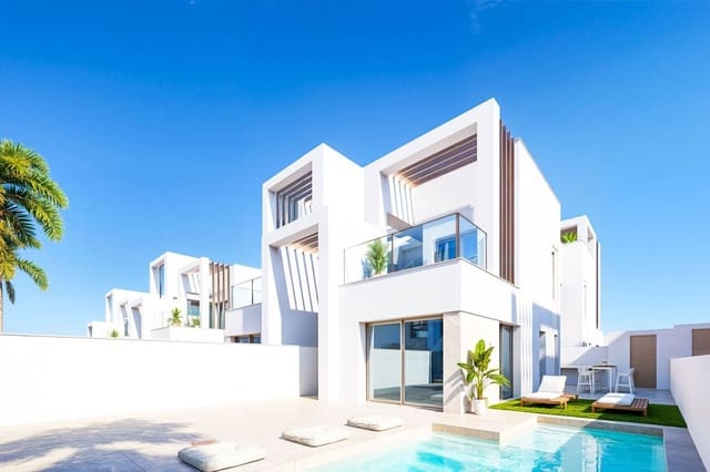 Chalet de 3 habitaciones en Los Alcázares en venta con piscina garaje - 439.000 € (Ref: 9758559)