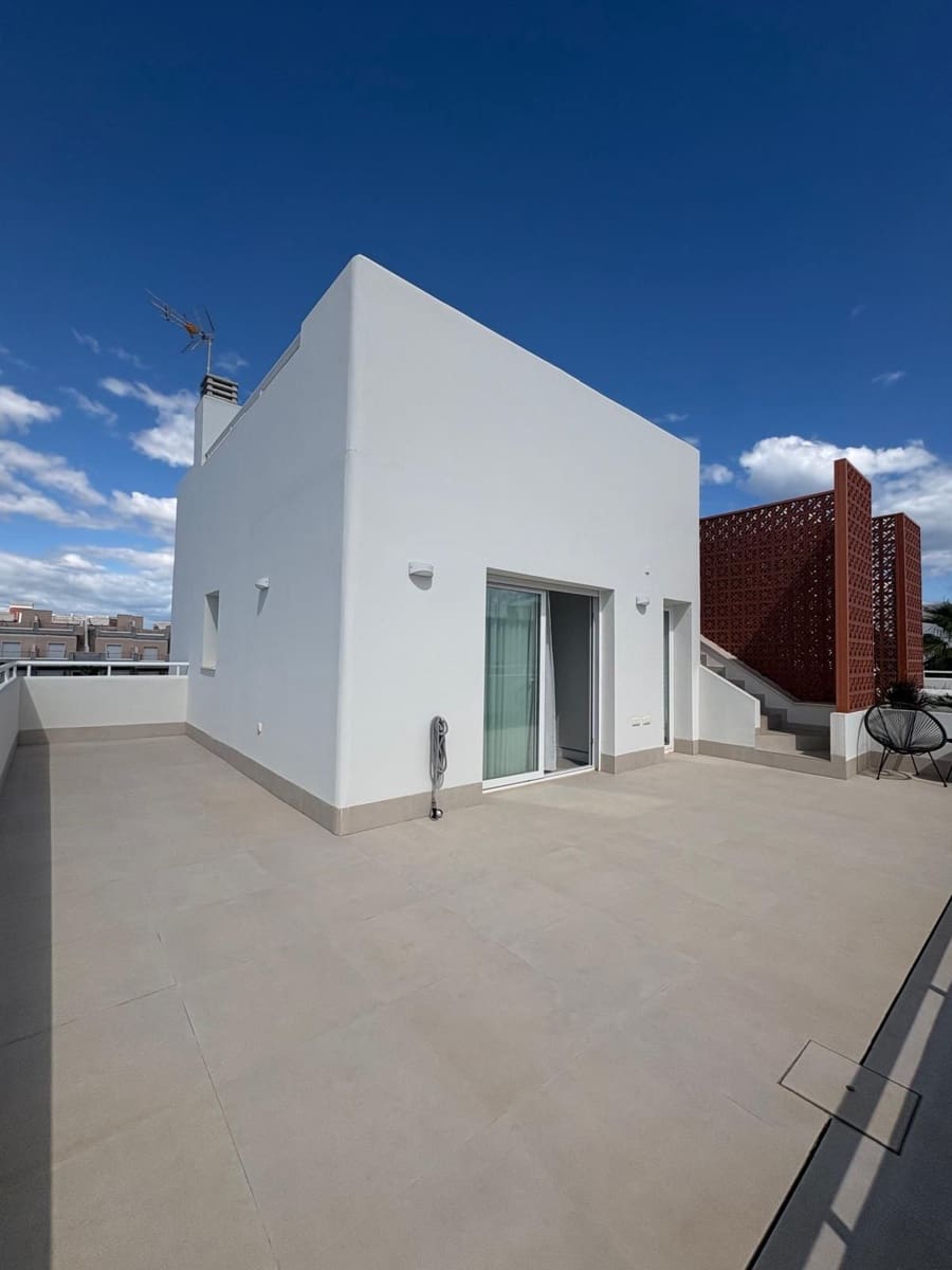 3 bedroom Villa for sale in Pilar de la Horadada with pool garage - € 549,900 (Ref: 9772749)