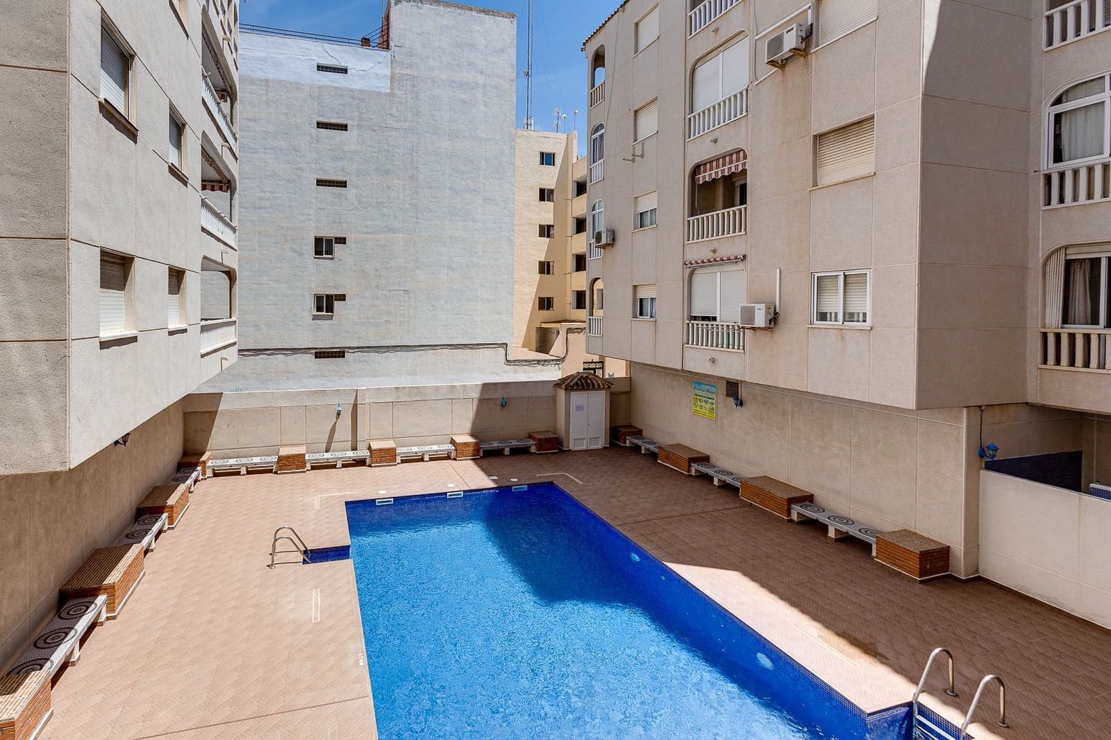 1 sovrum Lägenhet till salu i Torrevieja med pool - 109 500 € (Ref: 9780181)