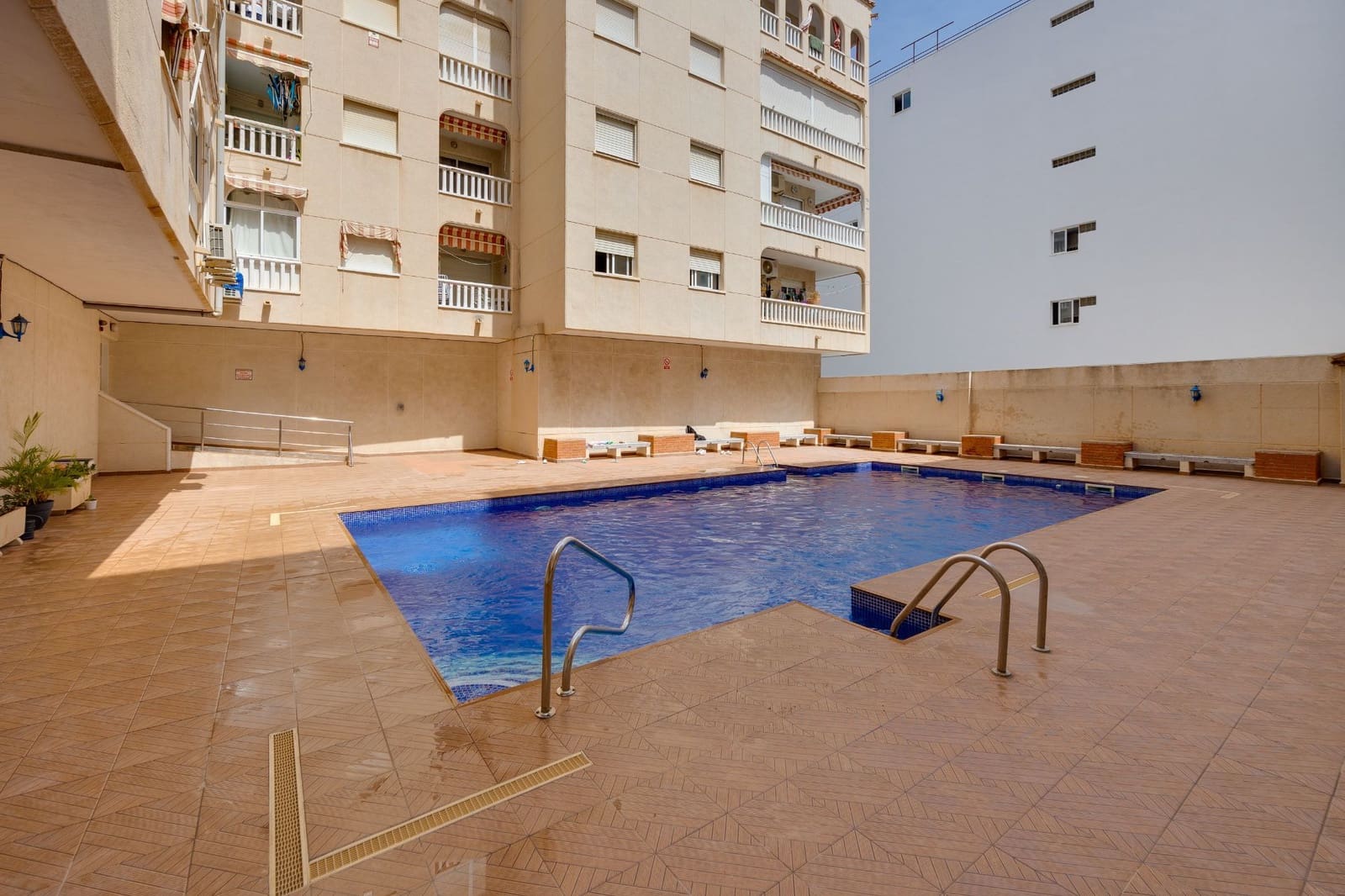 1 sovrum Lägenhet till salu i Torrevieja med pool - 109 500 € (Ref: 9780181)