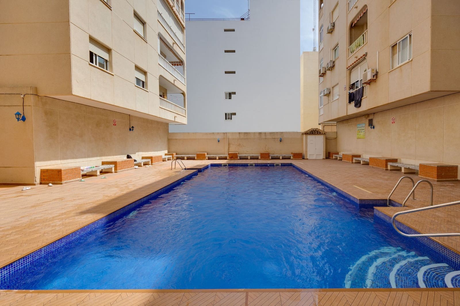 1 sovrum Lägenhet till salu i Torrevieja med pool - 109 500 € (Ref: 9780181)