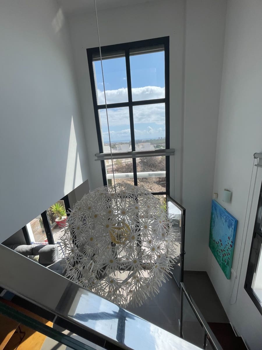 3 makuuhuone Kattohuoneisto myytävänä paikassa Orihuela Costa mukana uima-altaan - 385 000 € (Ref: 9815648)