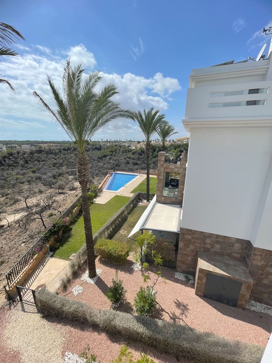 3 makuuhuone Kattohuoneisto myytävänä paikassa Orihuela Costa mukana uima-altaan - 385 000 € (Ref: 9815648)