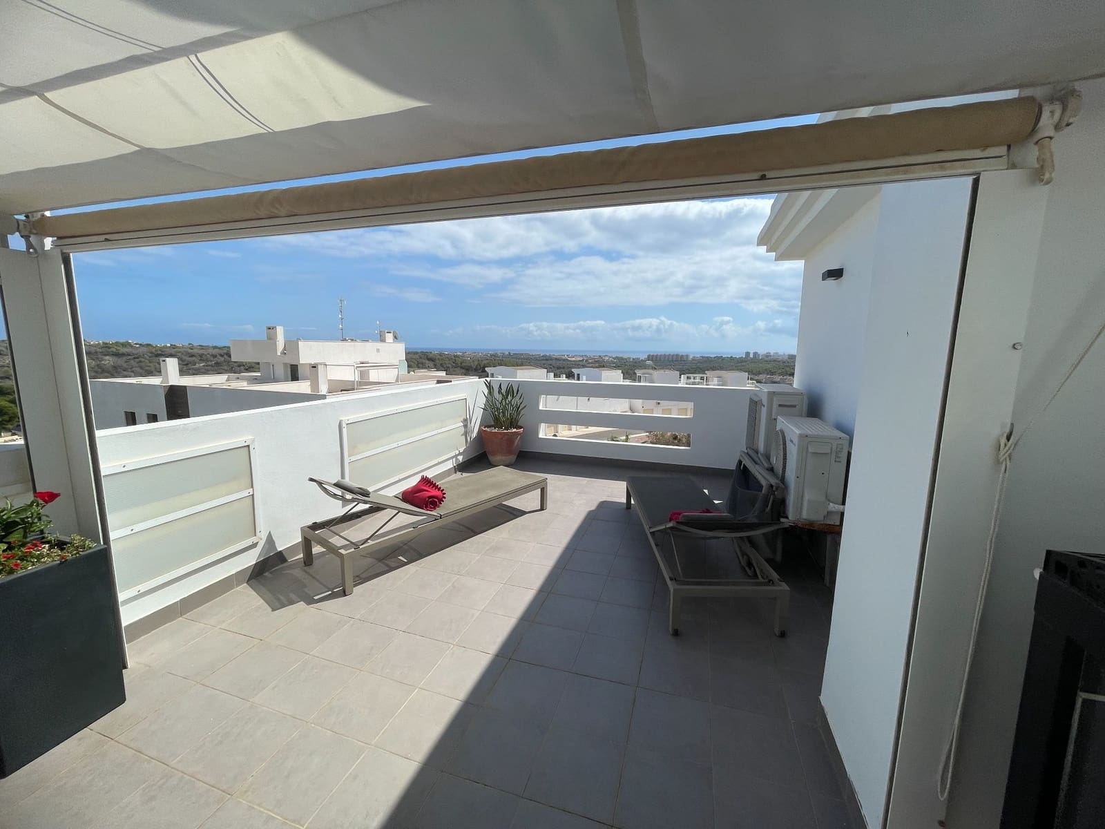 3 makuuhuone Kattohuoneisto myytävänä paikassa Orihuela Costa mukana uima-altaan - 385 000 € (Ref: 9815648)
